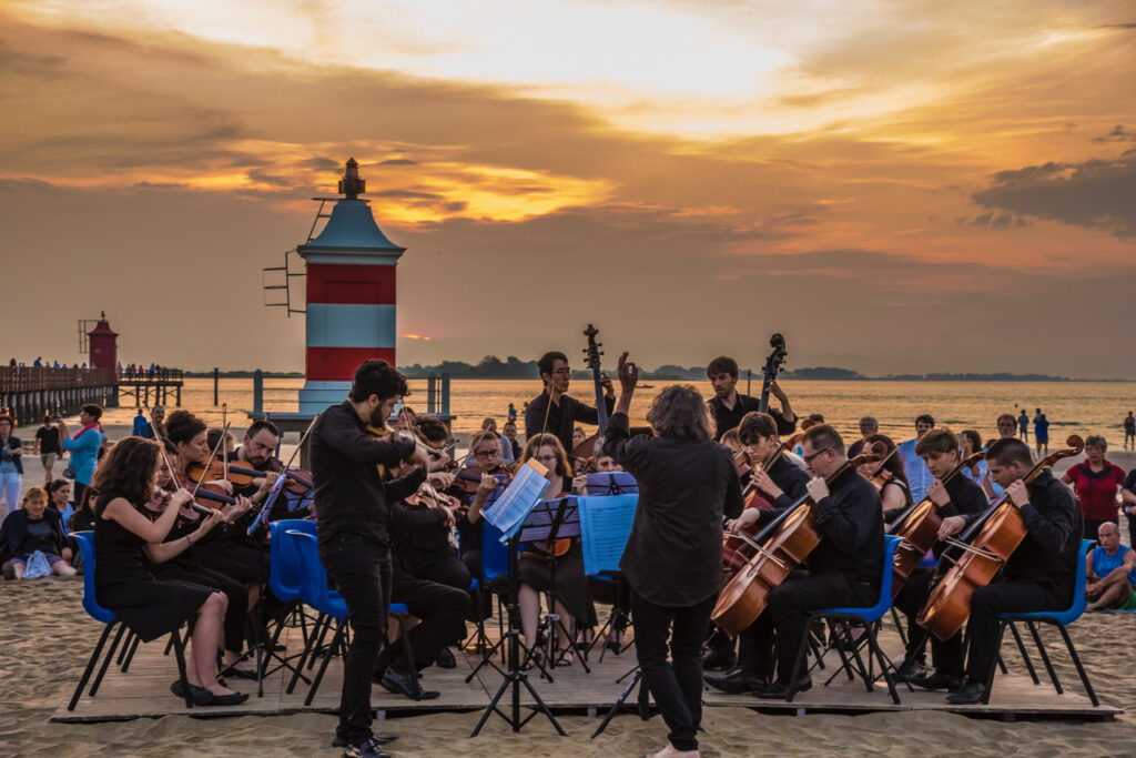 Lignano Sabbiadoro all’alba del solstizio “L’estate” di Vivaldi