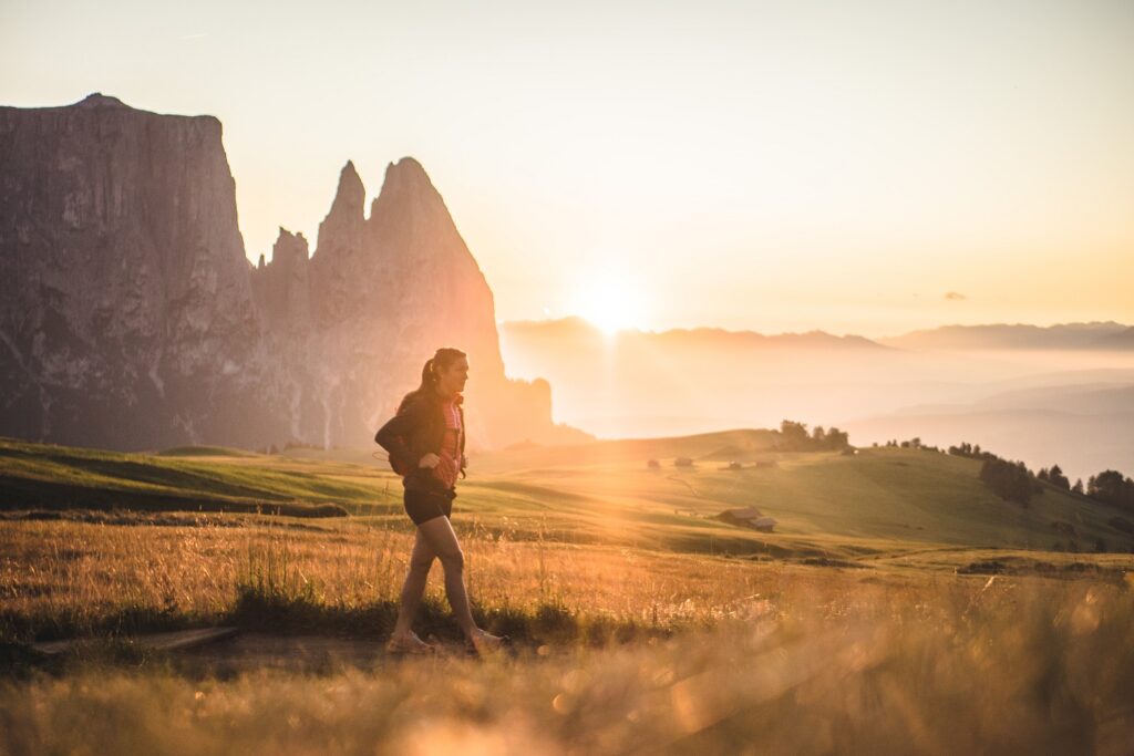 Escursionisti in autunno all’ Adler Spa Dolomiti