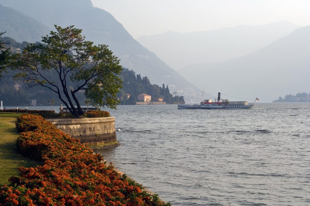 Lago di Como fiori e colori dell’autunno a Cernobbio