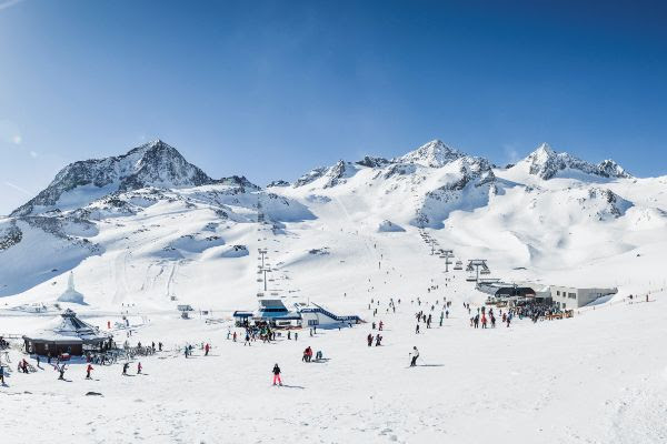 Sul Ghiacciaio dello Stubai  si può già sciare