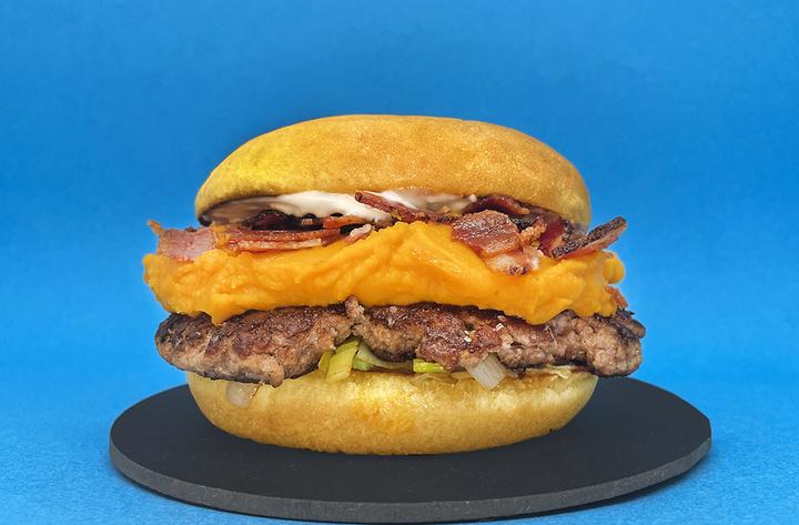 Burger mania tradizione USA reborn made in Italy
