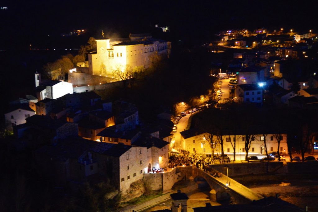 Il Gran Tour delle Marche Nel Castello di Babbo Natale a Frontone