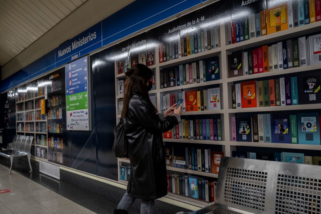 A Madrid la biblioteca è nella metro 