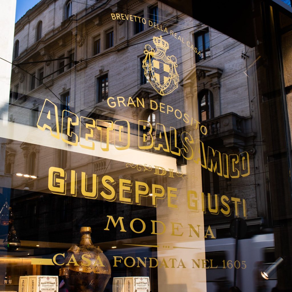 In centro a Bologna la “boutique” dell’oro nero di Modena