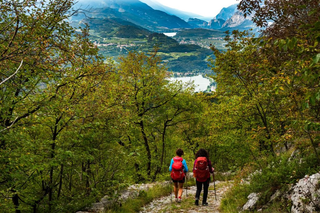 Dal Touring Club Italiano un invito a scoprire i tesori della penisola con i cammini