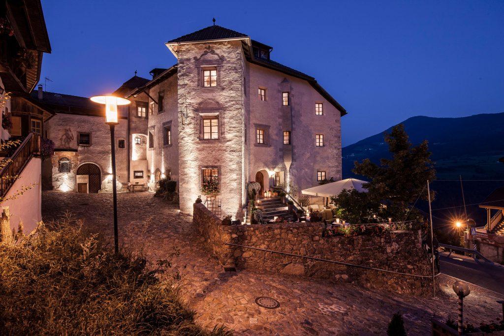 Notti da fiaba e gastronomia d’eccellenza al Castel Steinbock di Villandro Alto Adige