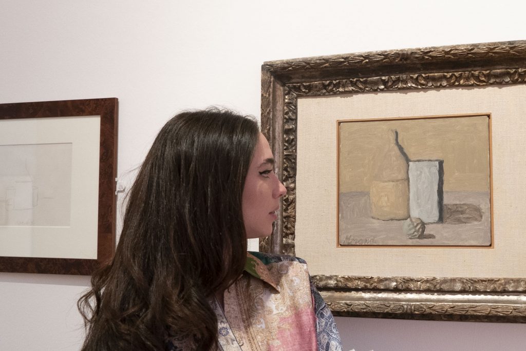 Matilda De Angelis rende omaggio a Giorgio Morandi visitando il Museo Morandi e lo studio  di Bologna