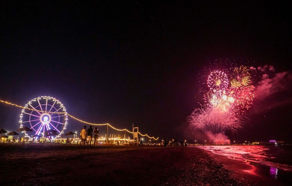 La Romagna si tinge del colore dell’estate con la NOTTE ROSA