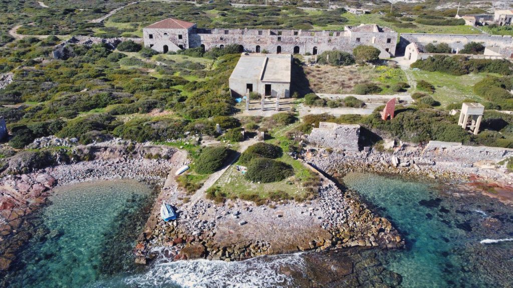 Tre giorni di performance spettacoli e installazioni fanno scoprire le antiche tonnare di Carloforte in Sardegna