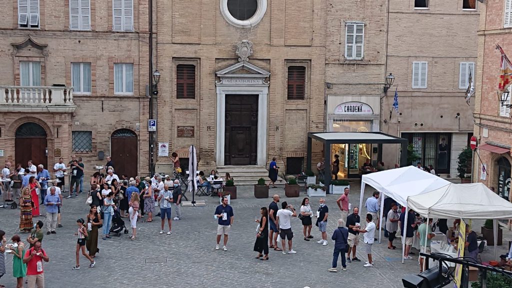 Anche una cena itinerante a Sant’Elpidio a Mare con Enosophia