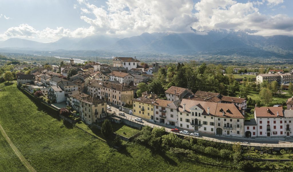 Con la Caccia ai Tesori Arancioni del Touring Club Italiano, la scoperta dei Borghi nascosti del Paese