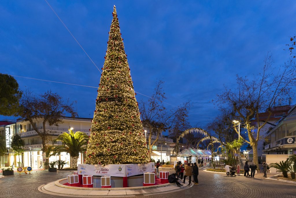 Il fascino di Lignano Sabbiadoro tra la magia del Natale, il mare d’inverno e il presepe di sabbia più famoso d’Italia