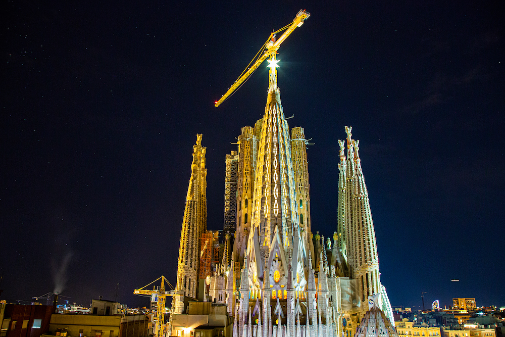 Natale a Barcellona inondata di luci