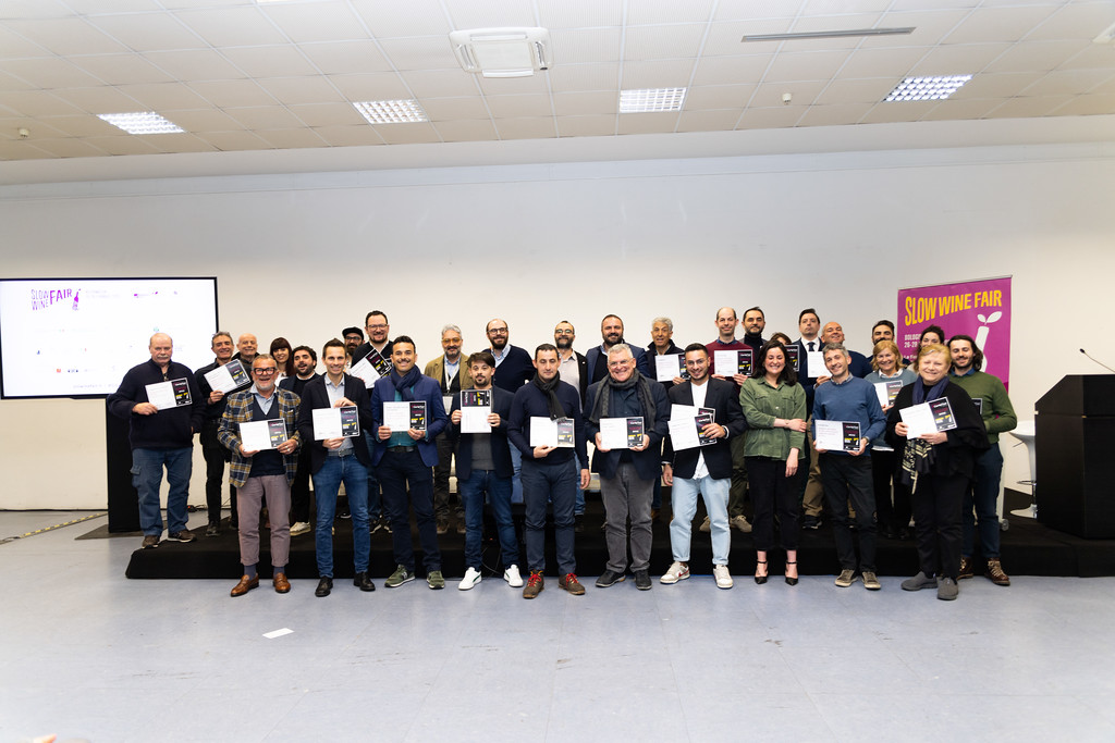 Passa dalle osterie, ristoranti e locali la narrazione del vino buono pulito e giusto della Slow Wine Fair