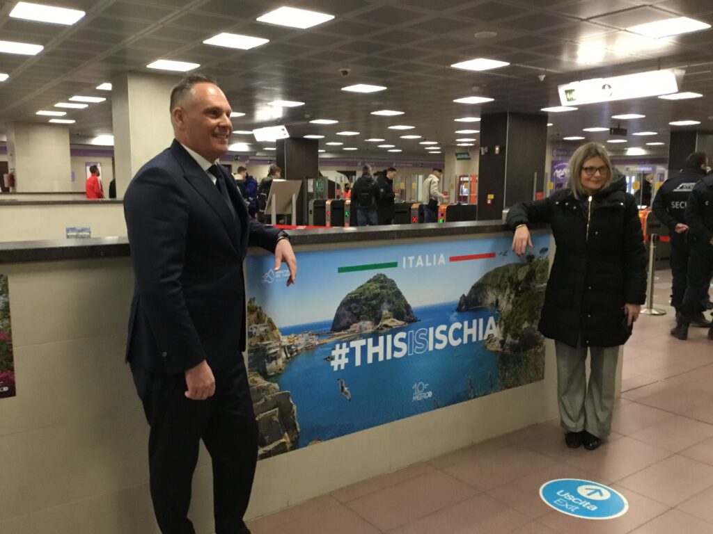 Con “ThisisIschia” la Metro 5 di Milano si veste delle immagini e dei colori dell’isola d’Ischia