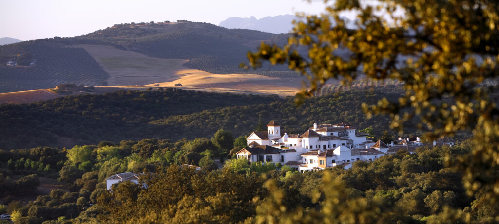 A Granada si torna a praticare un turismo consapevole nel paesaggio spagnolo della Sierra de Loja