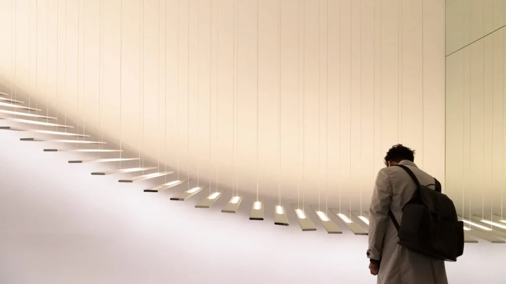 Euroluce 2023, tecnologia, creatività e design creano la luce che “Illumina” il Salone del Mobile di Milano