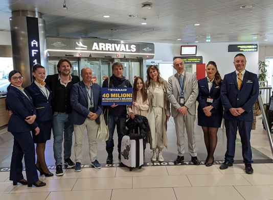 Ryanair festeggia a Bologna i 40 milioni di passeggeri e 15 anni di attività