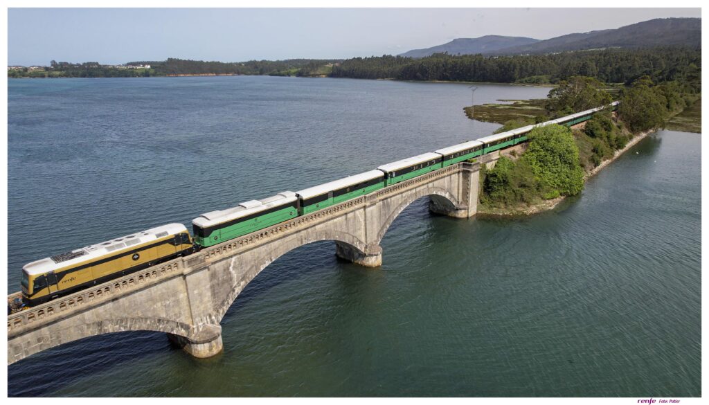 Spagna, parte da Oviedo la nuova stagione del treno turistico Costa Verde Express