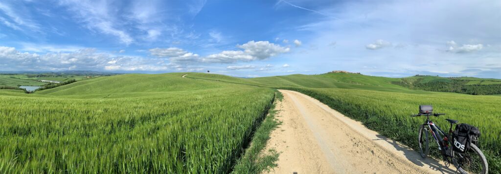 La Toscana nascosta, in tre itinerari da scoprire a bordo delle due ruote