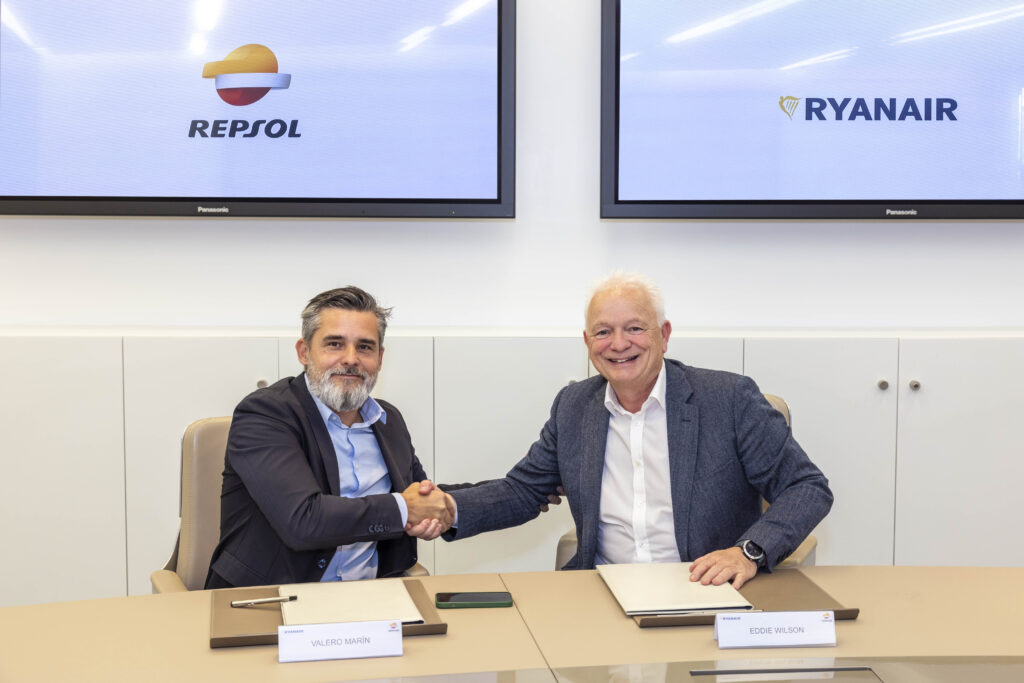 Ryanair e Repsol firmano un importante accordo per la fornitura di carburante sostenibile