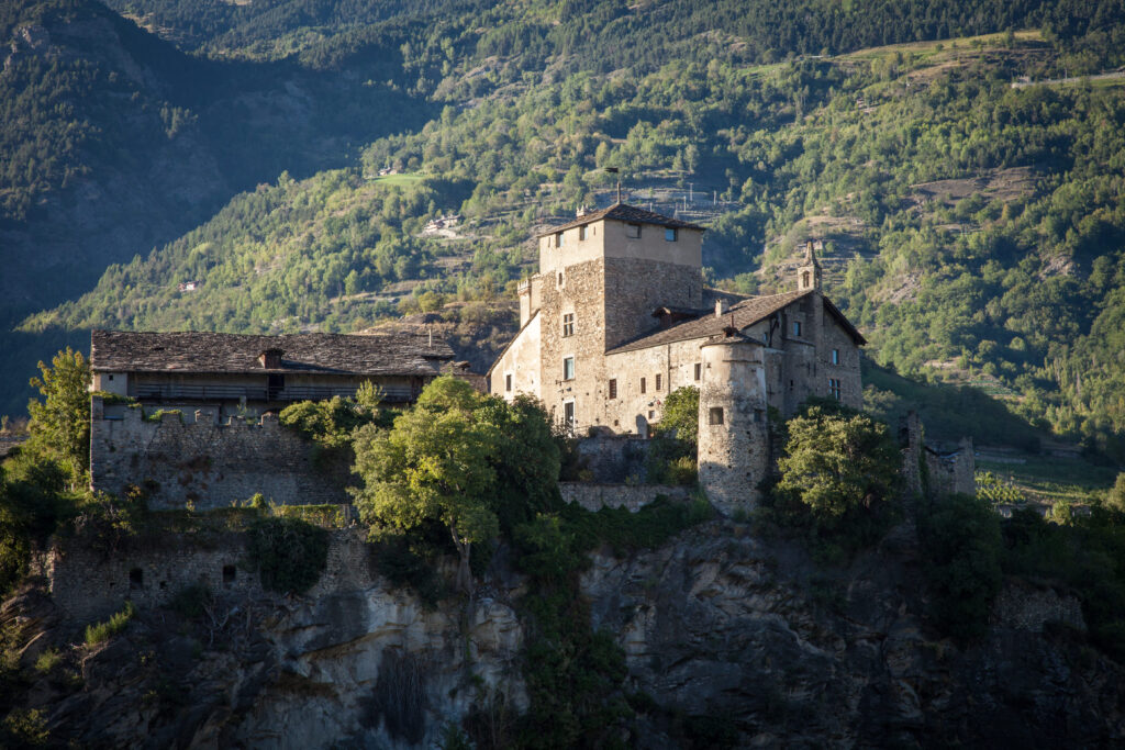 Valle d’Aosta, riapre il Castello Sarriod de la Tour che racconta il Medioevo nella Regione
