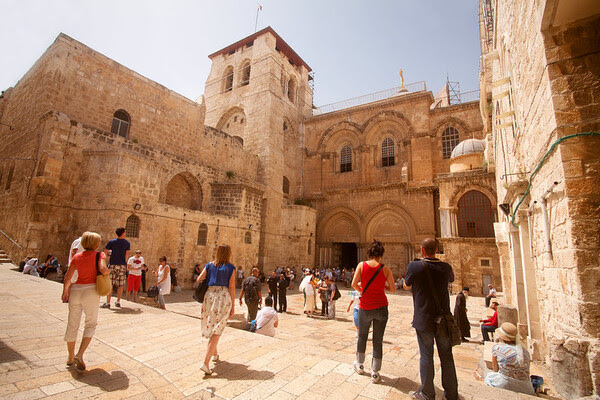 Il restauro della pavimentazione della basilica del Santo Sepolcro di Gerusalemme