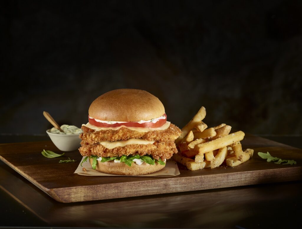 Nei menù degli Hard Rock Cafe® di Firenze, Roma e Venezia arriva il nuovo Messi Chicken Sandwich