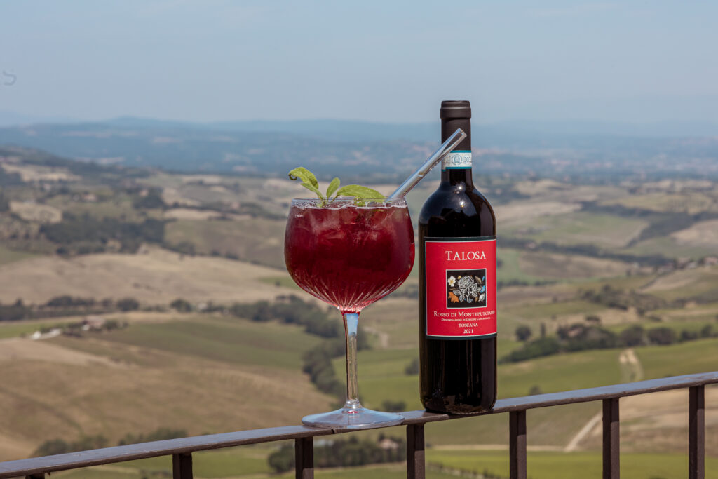 Fattoria della Talosa firma il nuovo cocktail dell’estate: Romantico Talosa con il suo Rosso di Montepulciano