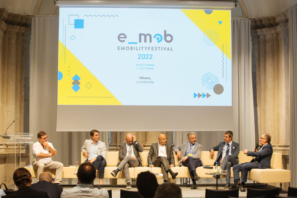 E-Mob, La Conferenza Nazionale Della Mobilità Elettrica a Milano dibattiti, esposizioni e test drive