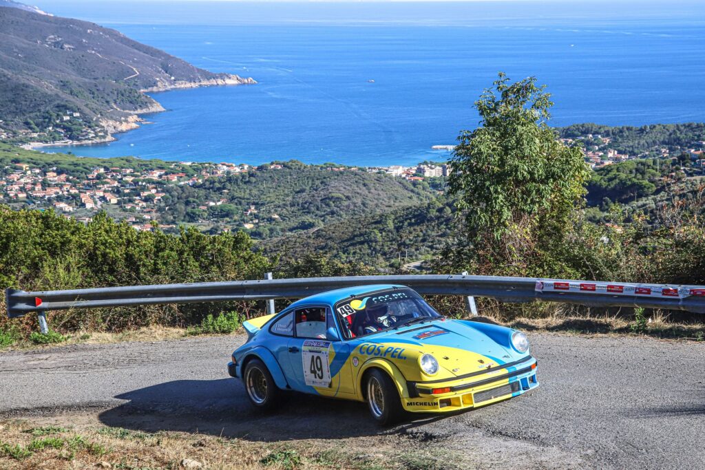 Rallye Elba Storico, adrenalina e classe tra le strade panoramiche dell’isola più grande dell’Arcipelago Toscano