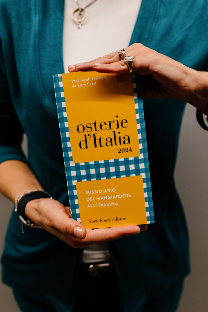 In libreria Osterie d’Italia 2024 Slow Food Editore: osti e ostesse il patrimonio gastronomico del nostro Paese