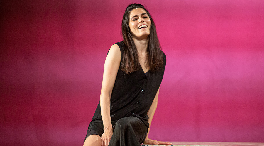 Al Teatro Petrella di Longiano (FC) , Valeria Solarino si fa in tre