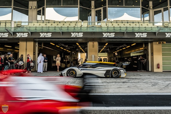 777 hypercar, continua il tour della world premier negli Emirati Arabi