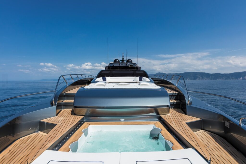 Jacuzzi® firma le piscine di tre superyacht esclusivi di Ferretti Group