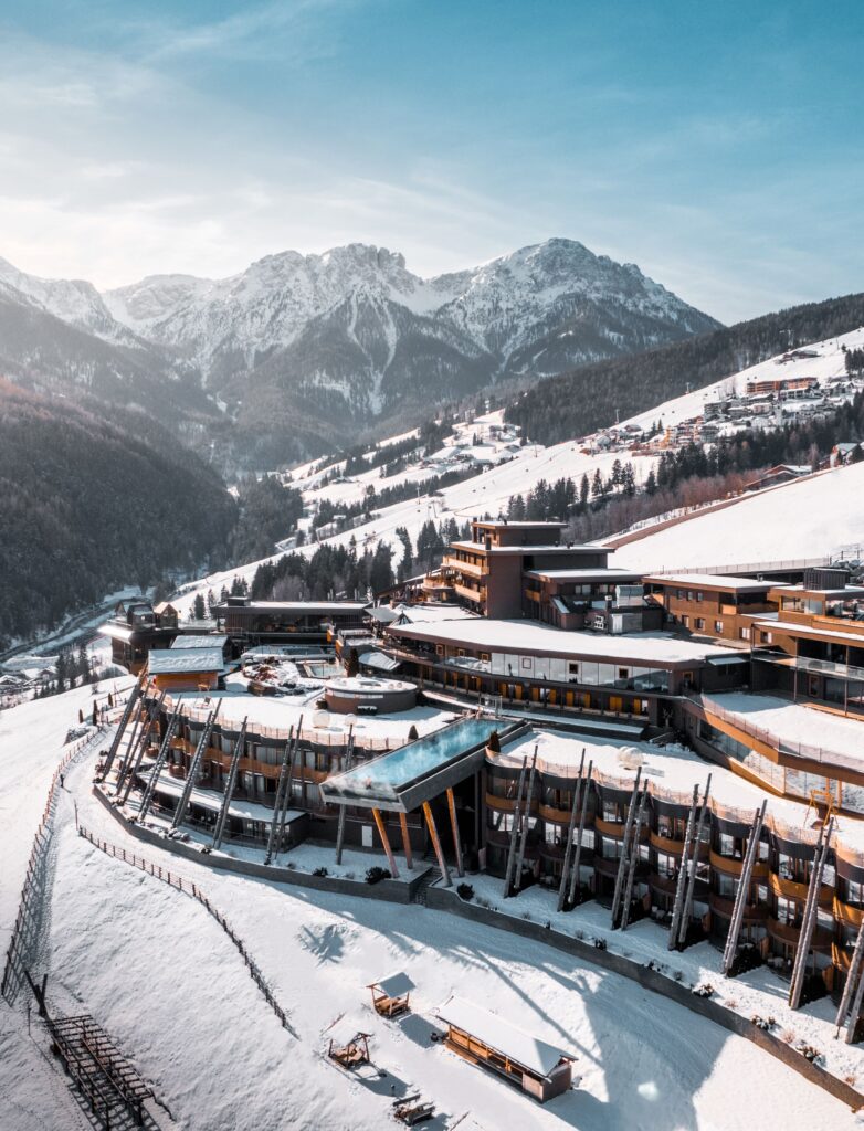 Alpin Panorama Hotel Hubertus vacanze da sogno sulle piste, sui sentieri innevati e poi tra le coccole nell’Alpenreych SPA