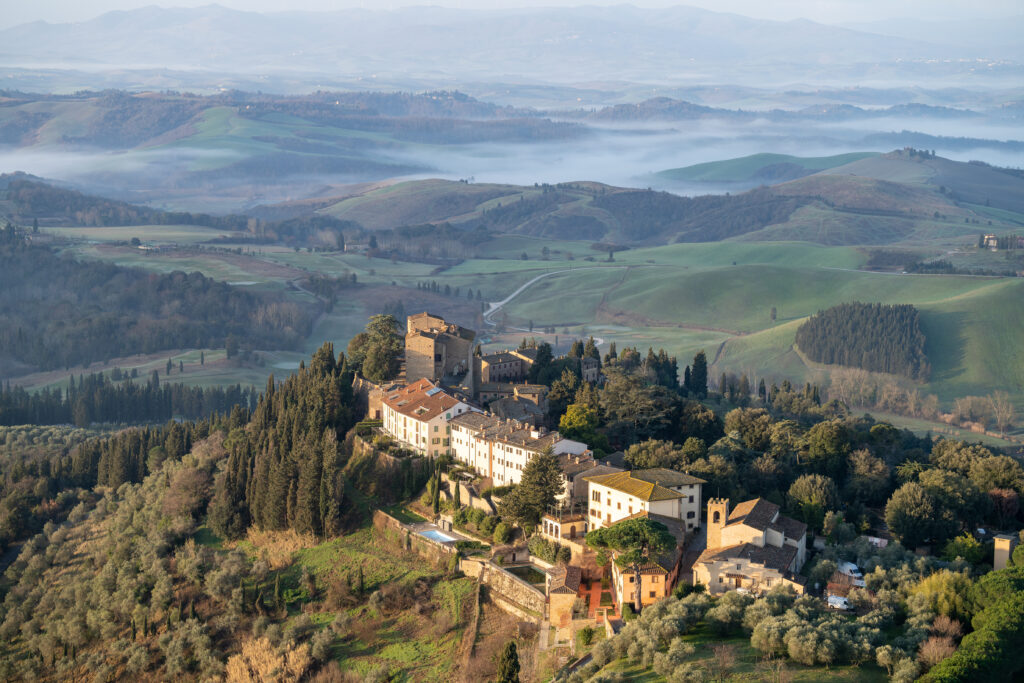 Castelfalfi, il resort diffuso tra Pisa, Firenze e Siena, nel cuore della Toscana riapre con la primavera