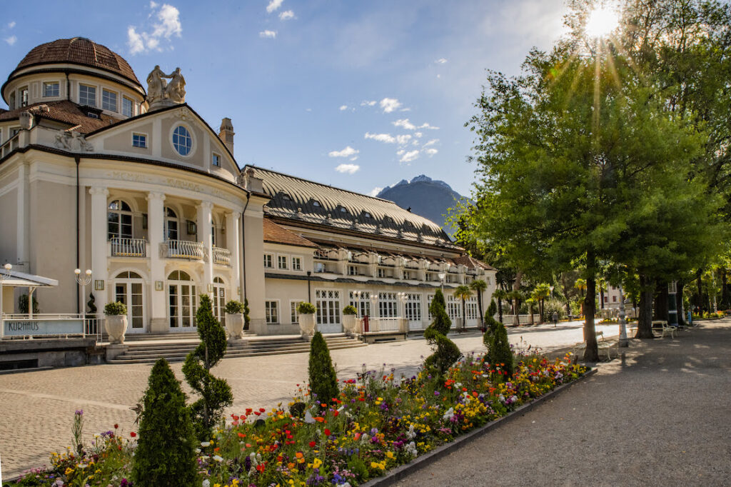 Merano accoglie la primavera tra i fiori di Castel Trauttsmandorff, il Merano Flower Festival e le tradizioni della Pasqua