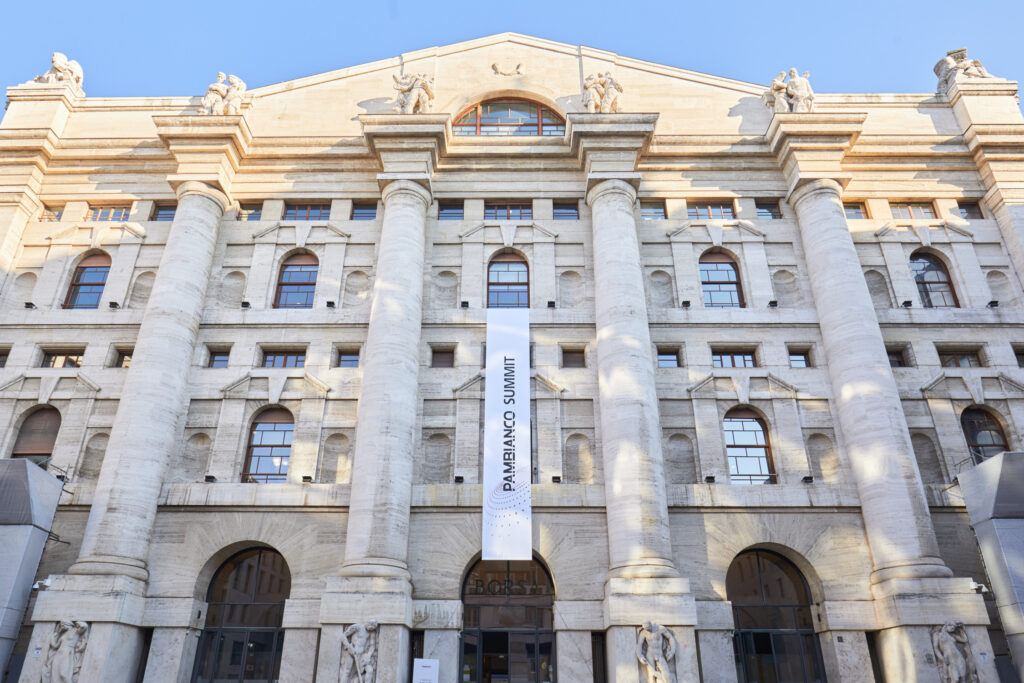 Le nuove sfide nel settore dell Turismo e viaggi in Italia nel summit Pambianco a Palazzo Mezzanotte Milano