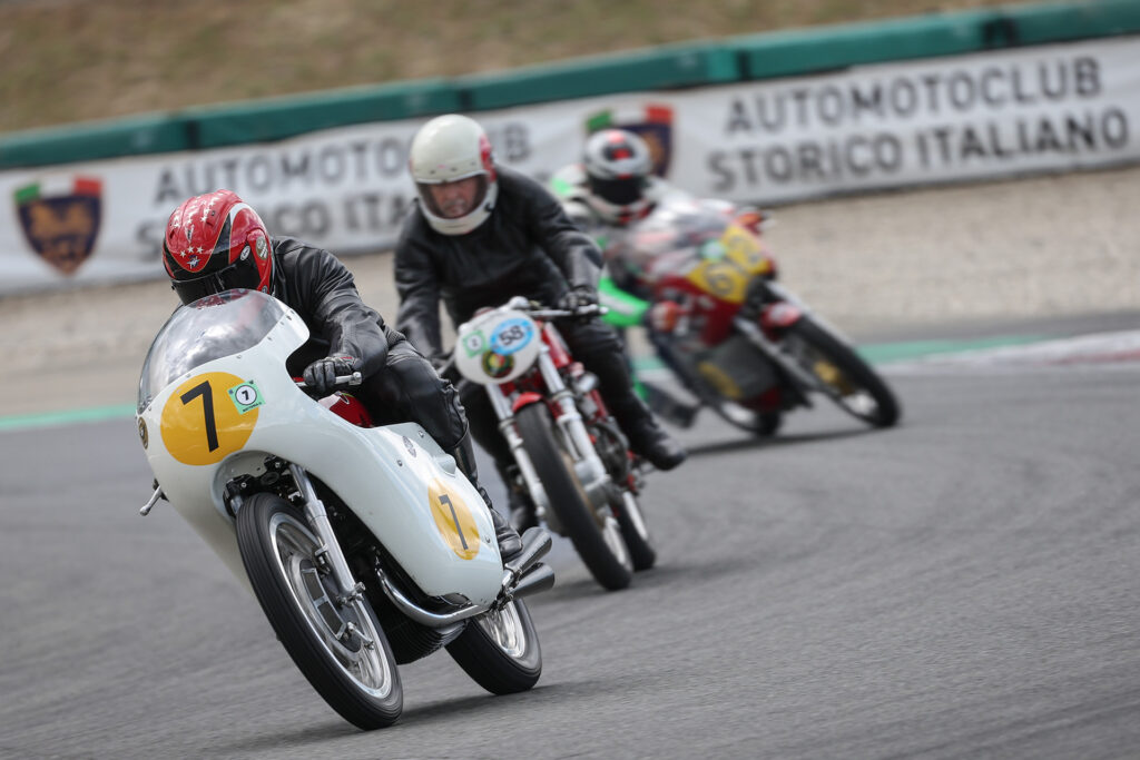 ASI MotoShow: partito il museo della moto in movimento all’Autodromo di Varano de’ Melegari