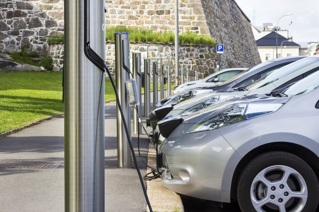 CarVertical mette a fuoco l’ascesa dei veicoli elettrici cinesi in Europa e l’impatto sul mercato delle auto usate