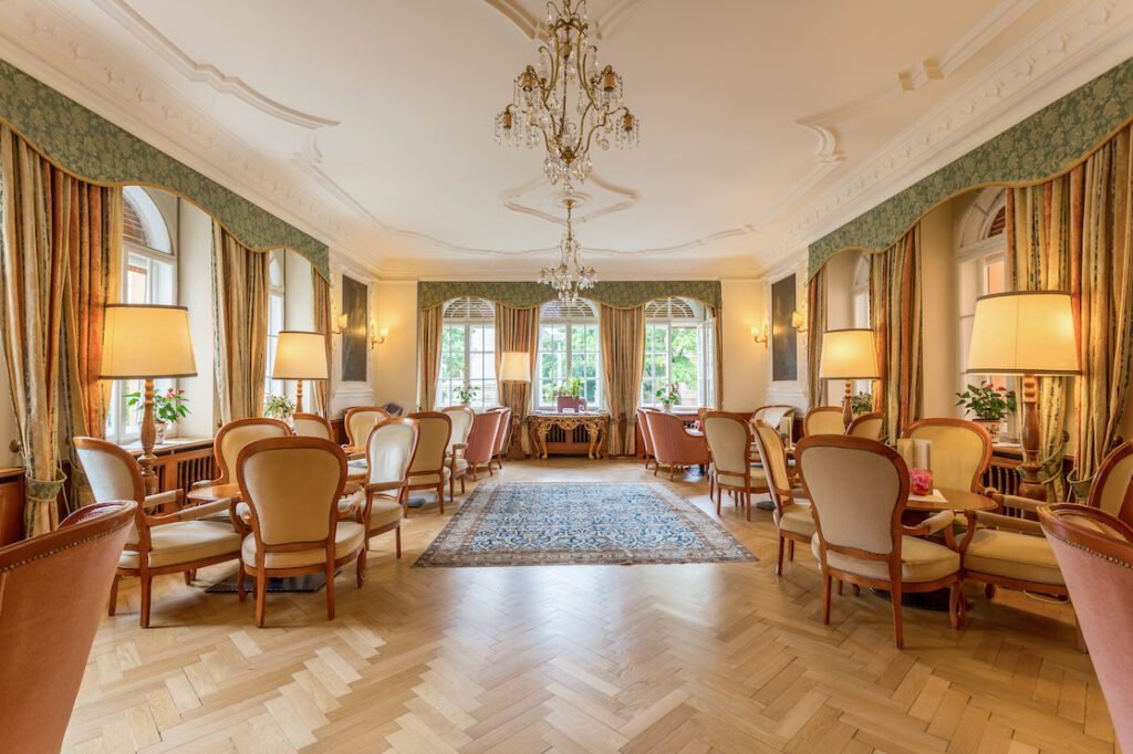 Dall’hotel storico alle terme o al maso antico, 8 indirizzi per un weekend romantico dormendo nella storia