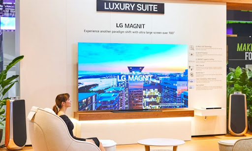 LG a ISE 2025 con le nuove soluzioni di digital signage per il settore B2B
