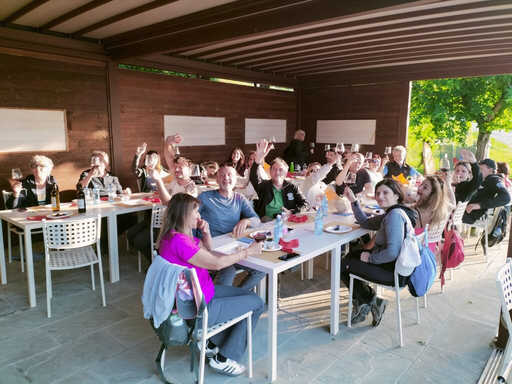Tra cantine e agriturismi sulla Strada del Sangiovese, il turismo del vino è accoglienza e convivialità della Romagna