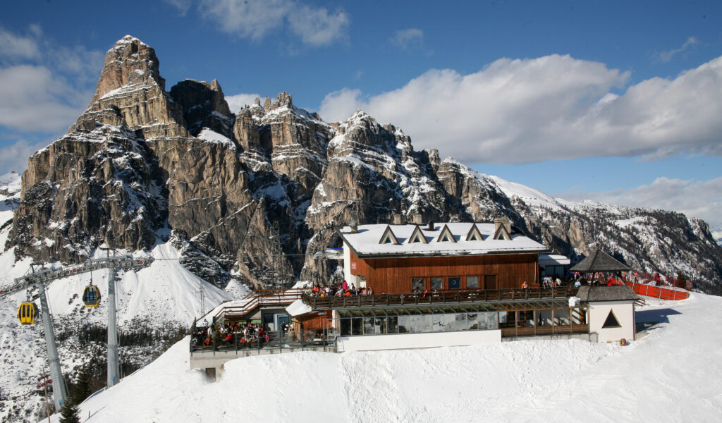Ancora un mese di piste aperte nella magia delle Dolomiti in Alta Val Badia