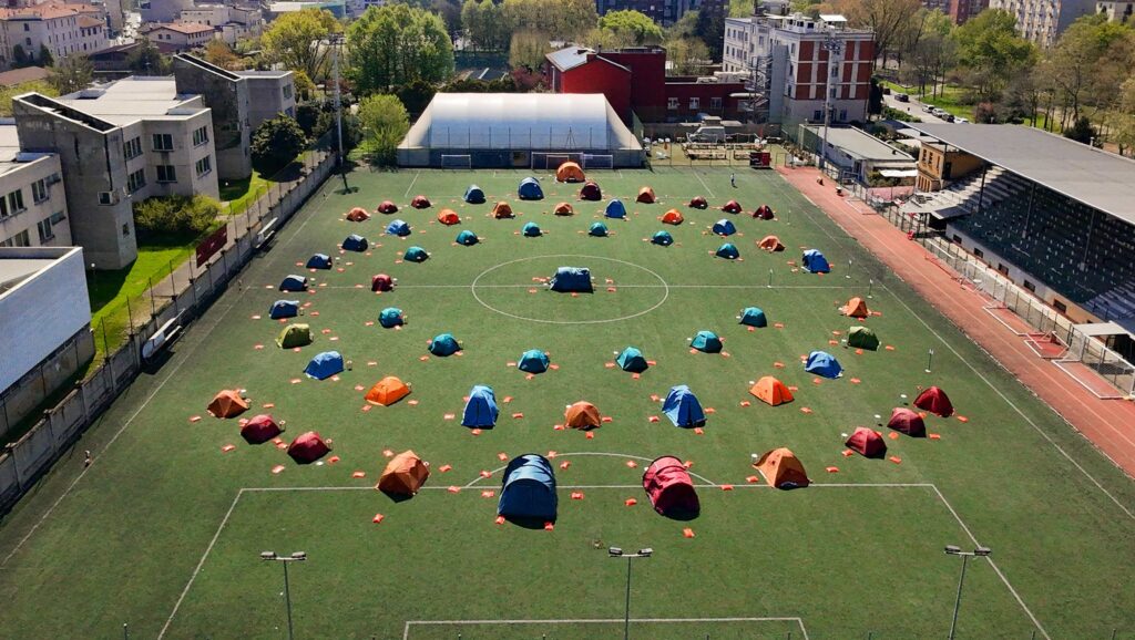 Per la Design Week Milano, la seconda edizione di the glitch camp il campeggio urbano gratuito progettato da IED