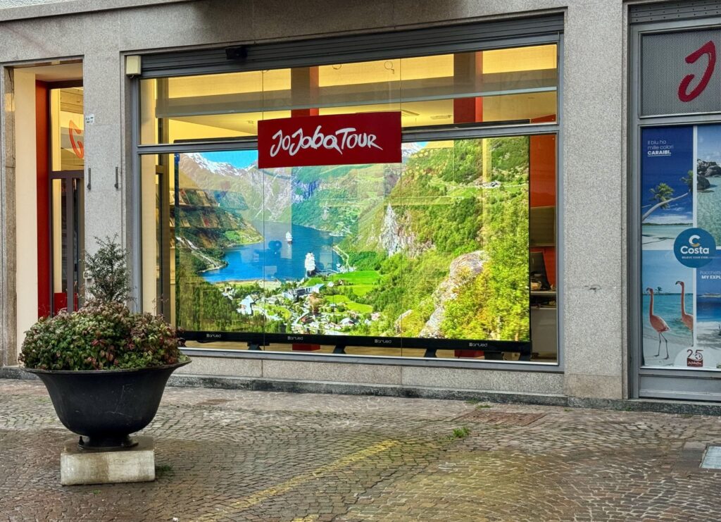 Costa Crociere innova il settore travel retail con il progetto “Vetrine Immersive”