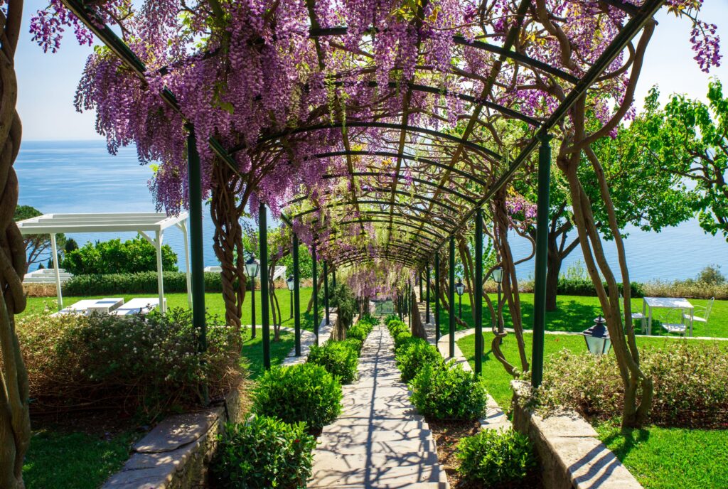 Riapre per Pasqua Villa Riviera: bellezza, meraviglia e alta cucina sul mare della Liguria