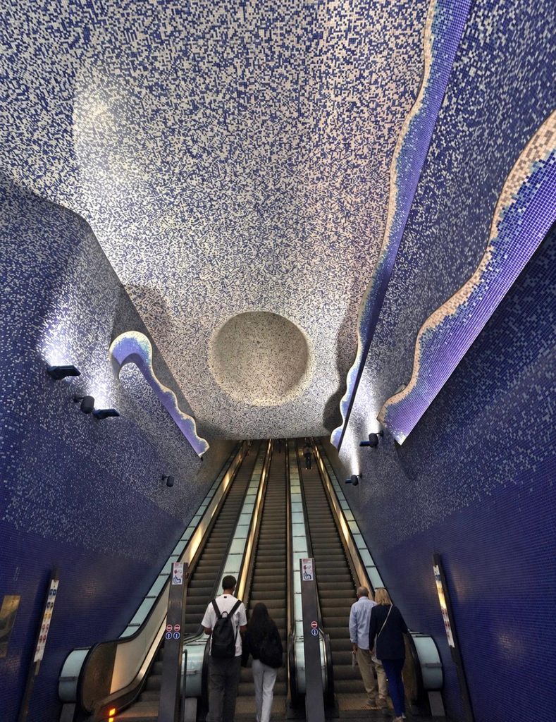 Napoli tra le metropoli del mondo da scoprire: un itinerario tra cortili , palazzi, musei, arte e metro d’autore